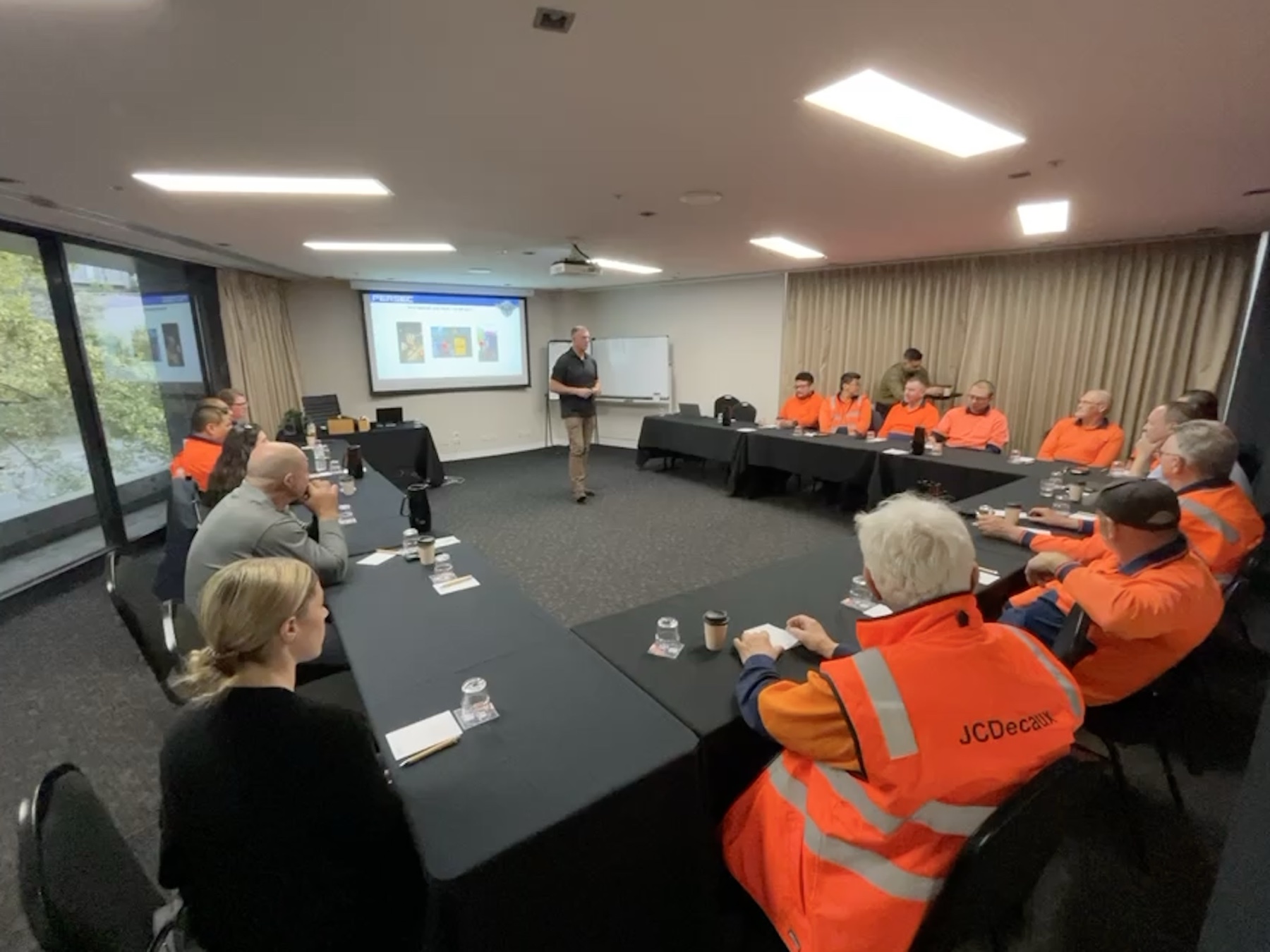 Persec workshop in delivery with a JCDecaux frontline crew
